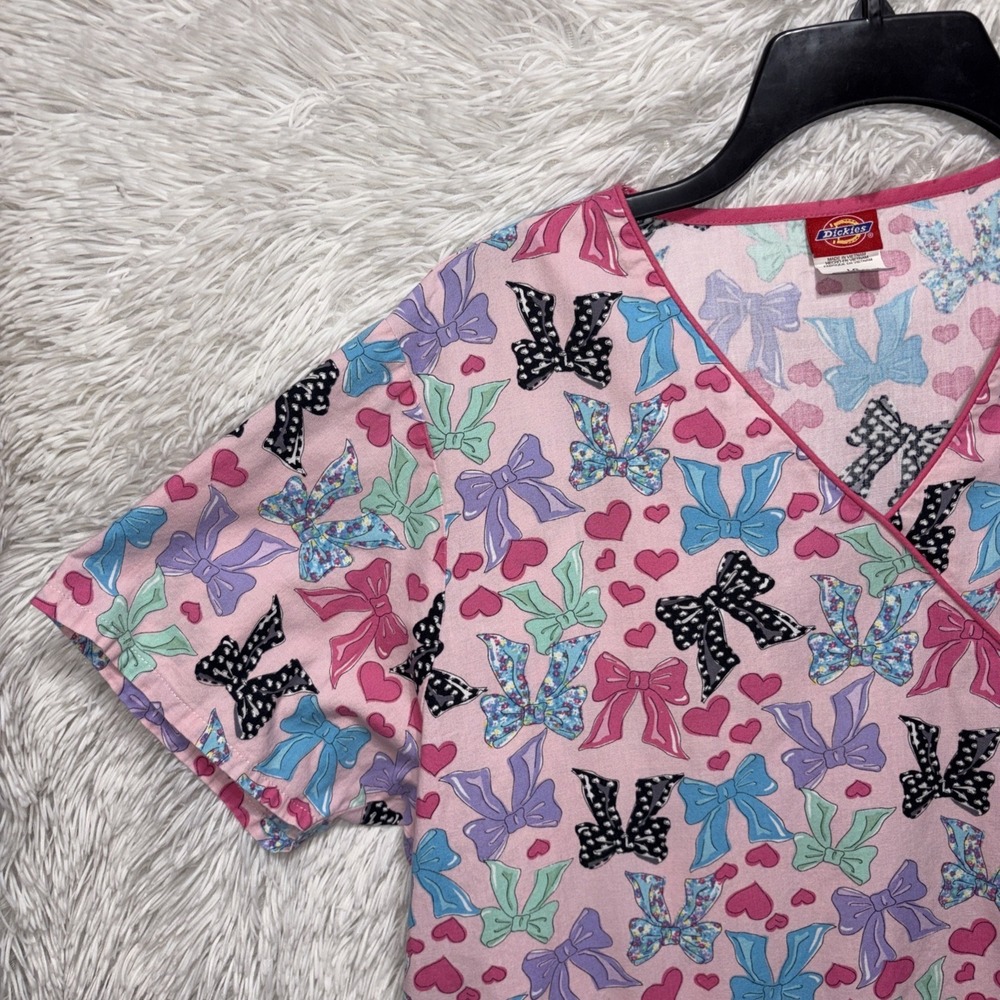 Dickies Scrub Top Women's Large Pink Bows Cotton Short Sleeve Nurse Medical - Picture 3 of 11